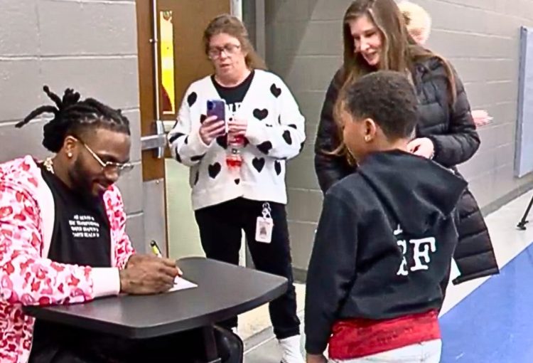 Former NFL player Jaylon Smith partners with Blessings in a Backpack at Fairfield Elementary School